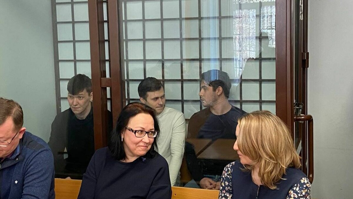     Вахитовский суд Казани вынес приговор похитителям сейфа из здания казанского следкома. Об этом с места событий сообщает корреспондент Inkazan.