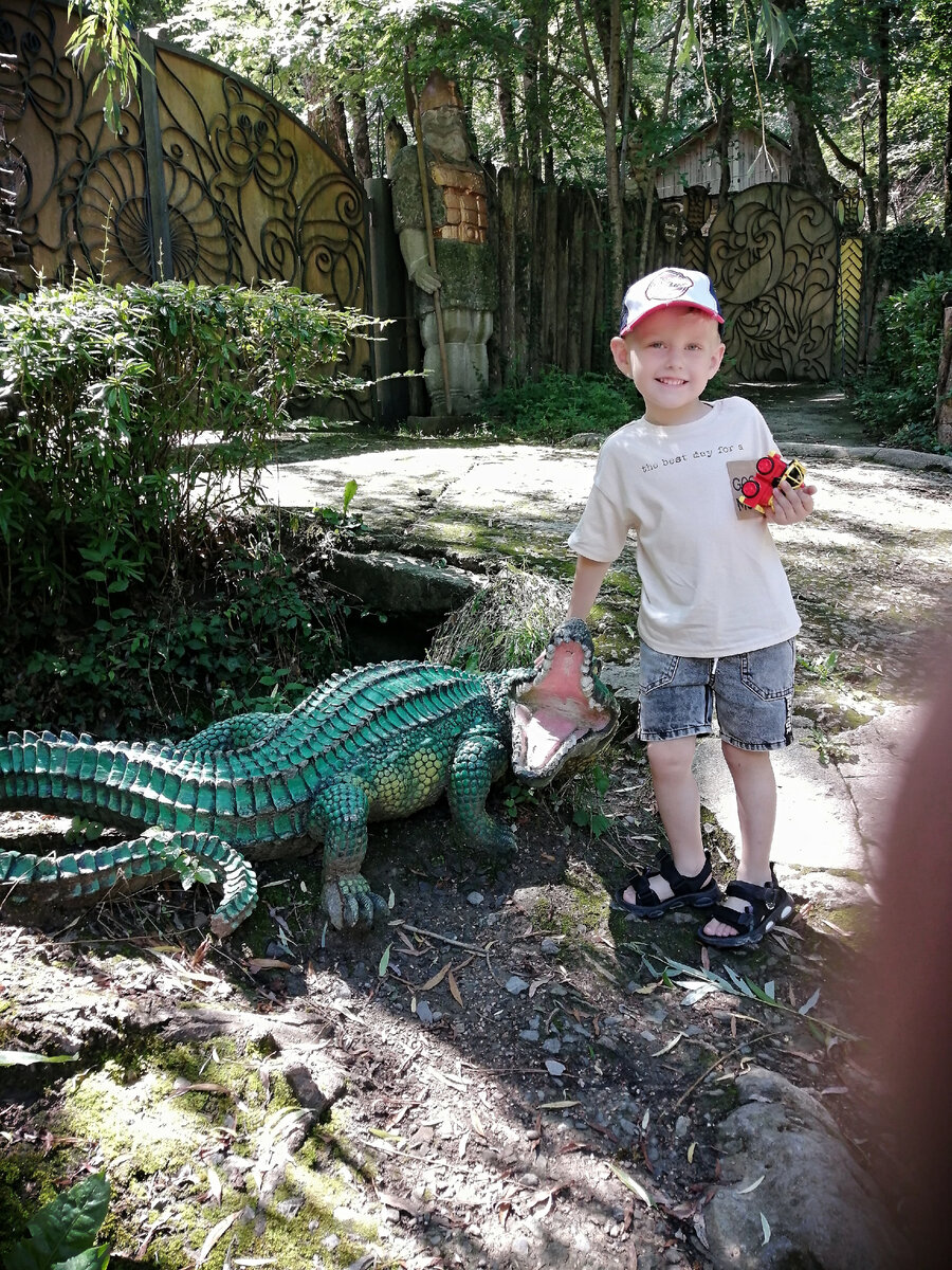 Даже в отпуске в Крыму мы придерживались режима. Тогда у Андрея ещё был дневной сон, поэтому где бы мы не были, мы либо вазвращались в номер, либо он спал в машине по дороге, а мы просто катались и любовались видами. 