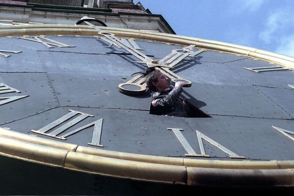     За последние пару десятилетий россияне успели пожить и с переводом стрелок часов два раза в год, и по постоянному летнему времени, и по постоянному зимнему Владимир ВЕЛЕНГУРИН