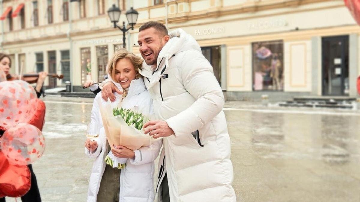    Курбан Омаров с избранницей:instagram.com/zimamoscow