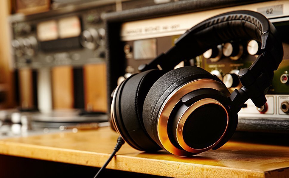 Студийные наушники