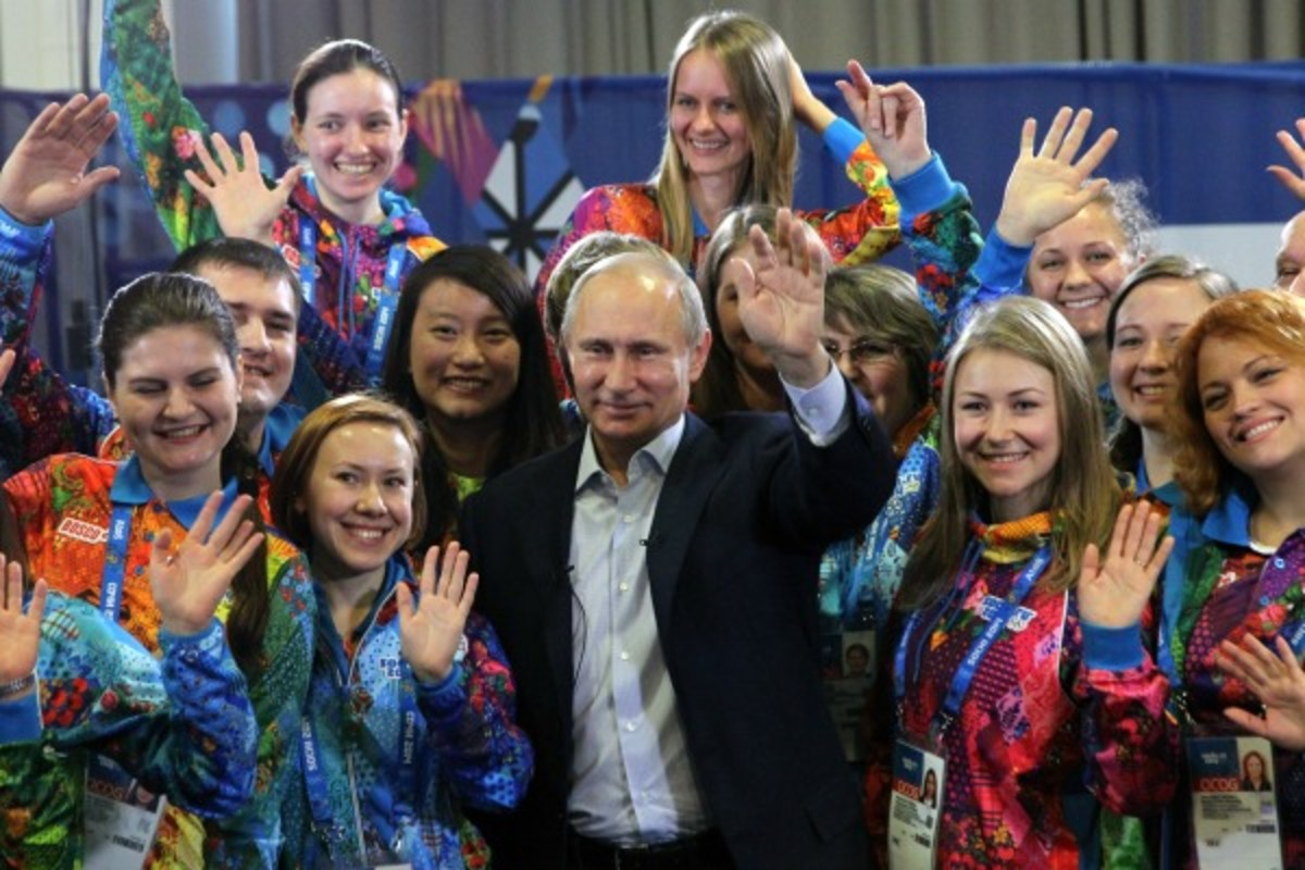 Русский фото форум. Putin Sochi Olimpiada. Путин на Олимпиаде в Сочи 2014. Волонтеры Сочи 2014. Волонтеры олимпиада 2014.