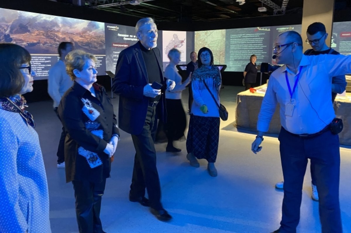    Александр Михайлов посетил выставку, посвященную Николаю Кузнецову