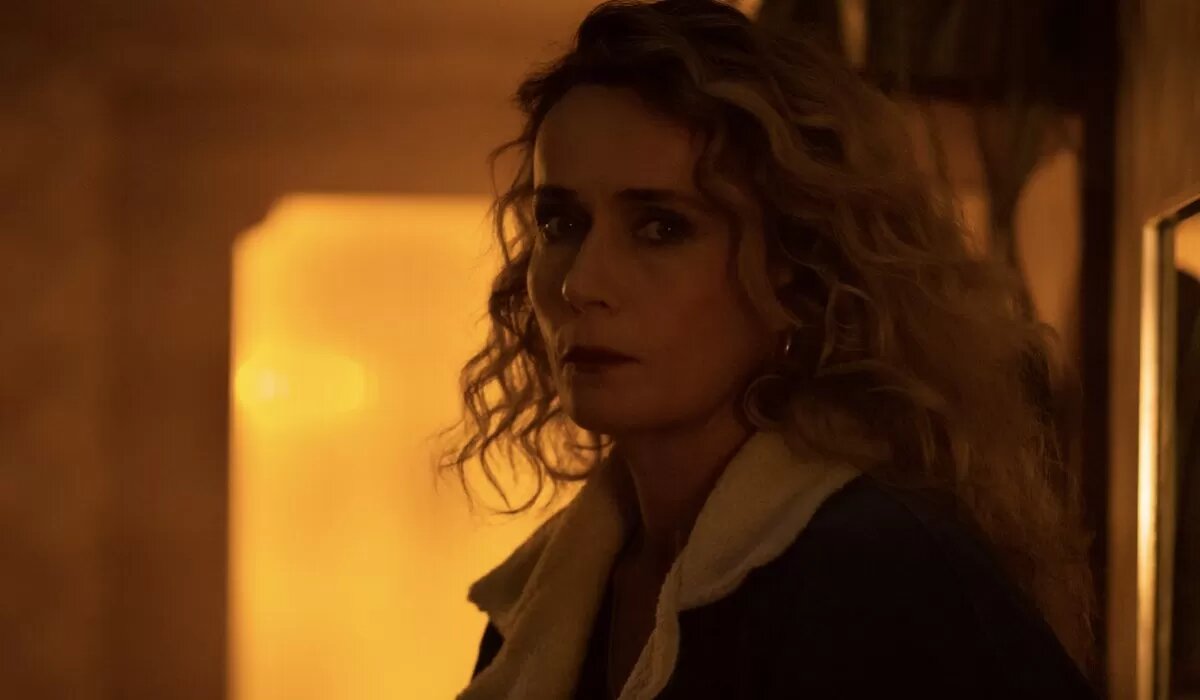 ЛЮЧИЯ МАСКИНО (ГАБРИЭЛЛА) В СЦЕНЕ ИЗ СЕРИАЛА «BANG BANG BABY».