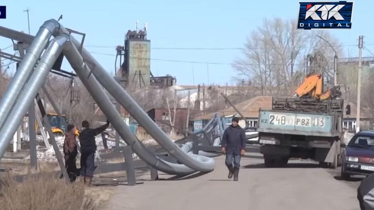    Рухнувшая теплотрасса в Зеренде:телеканал КТК