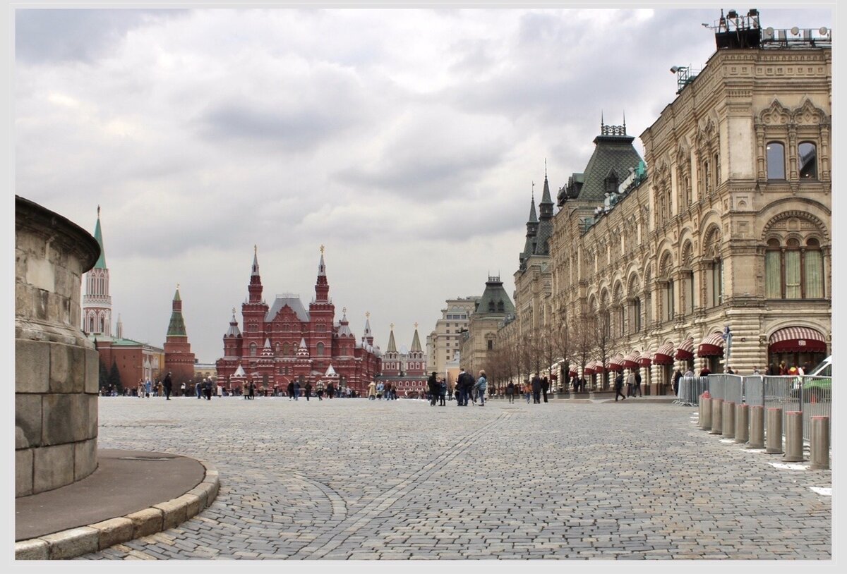 Как становилась москва. Лобное место красная площадь. Красная площадь Главная площадь Москвы. Достопримечательности красной площади в Москве лобное место. Ковид на красной площади.