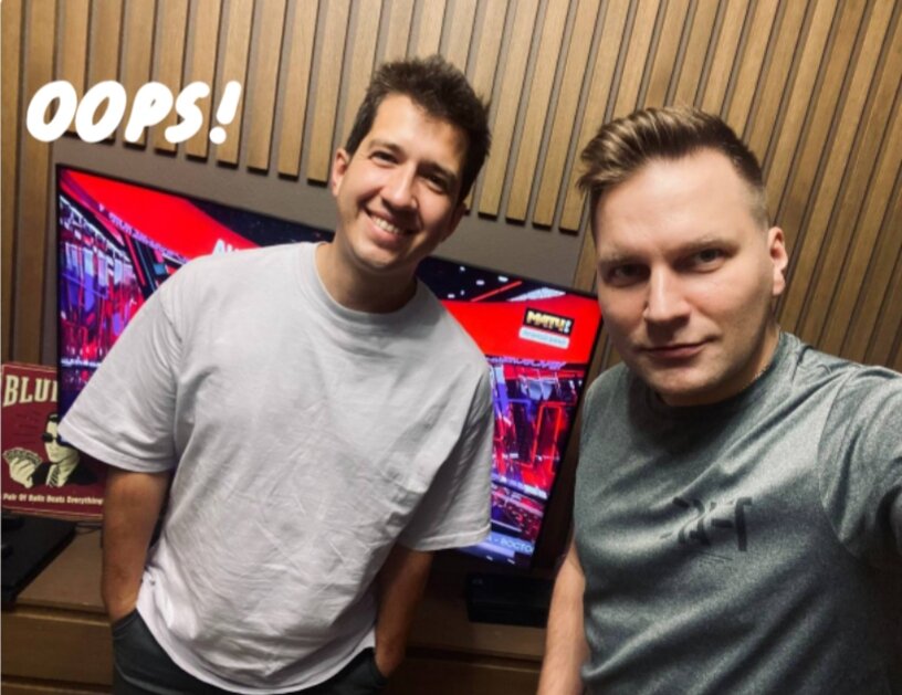 Дмитрий Занин в своём телеграм-канале: "Зашел вчера бойца проведать.
Если кто не в курсе, Илюха на лыжах в Малиновке чрезвычайно неудачно упал и ударился головой.
Настолько, что его на вертолете оперативно доставили в Архангельск в реанимацию, дело серьезное было. Но сейчас уже более менее в порядке. Много думать врачи пока запрещают, чтоб голова не напрягалась..."