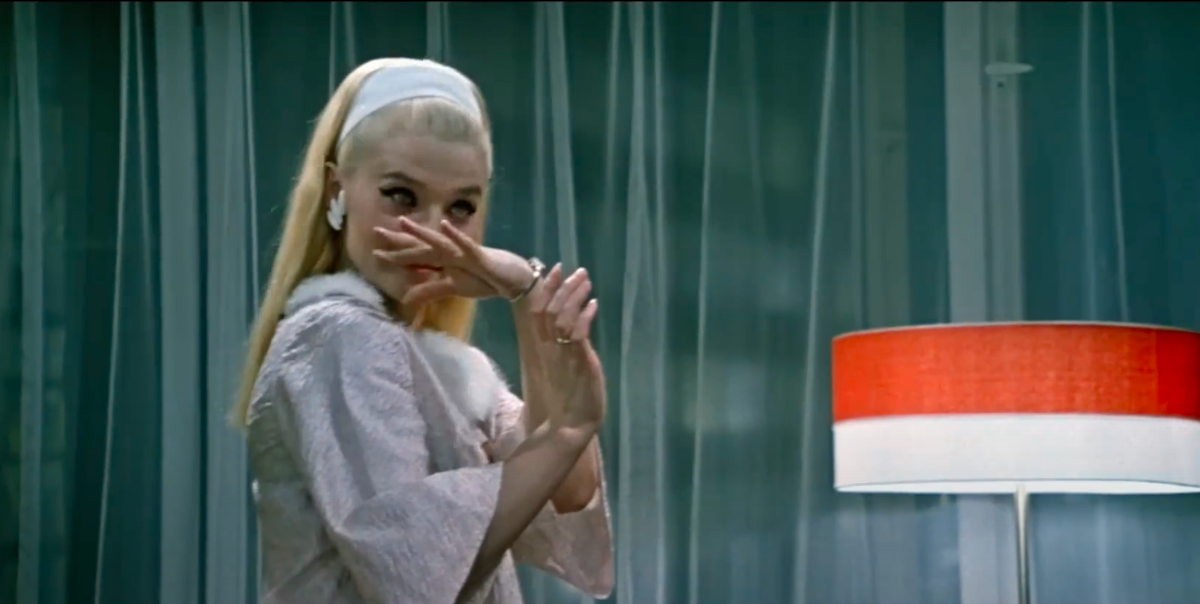 светлана светличная танцует. светлана светличная 1968 бриллиантова. песня помоги мне из фильма. ноты еслиб я был султан. светличная бриллиантовая рука в халате.