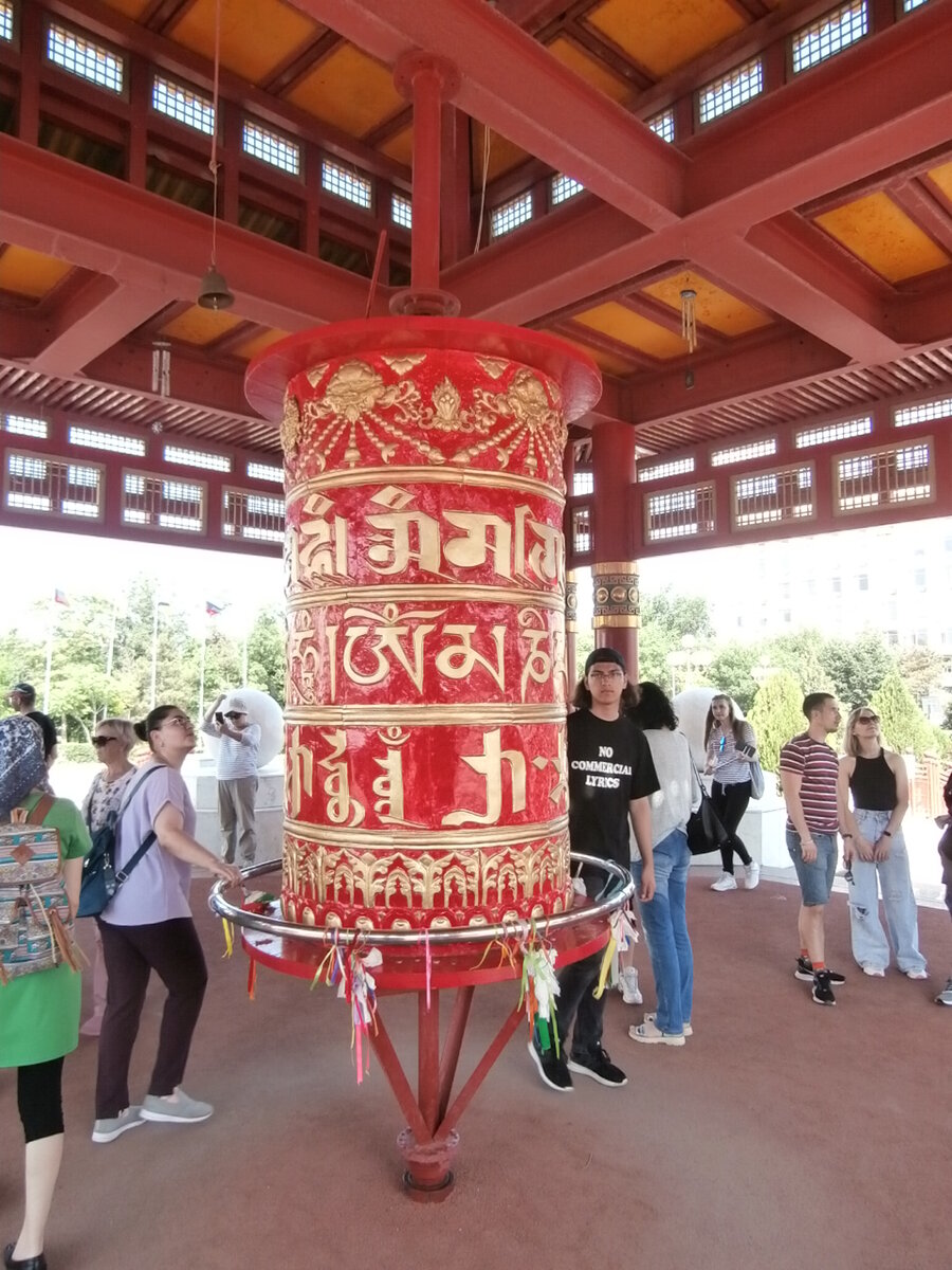 По этой фотографии видно как вращают барабан.