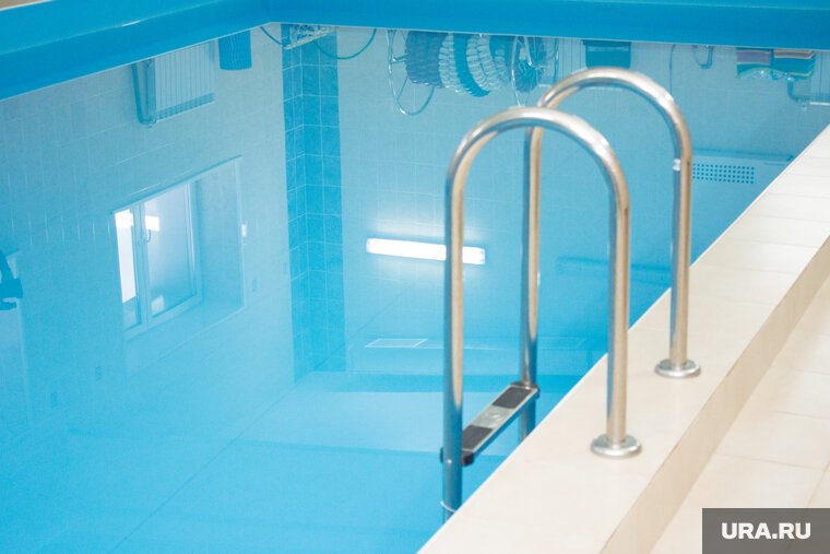    Девушка потеряла сознание в воде, пишет Shot