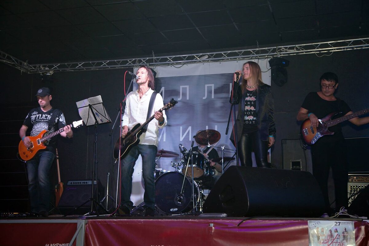 Tomas band, Саша Самойленко и Леся Маньковская исполняют заглавную песню из сериала "Тайный знак". Фото К. Преображенского