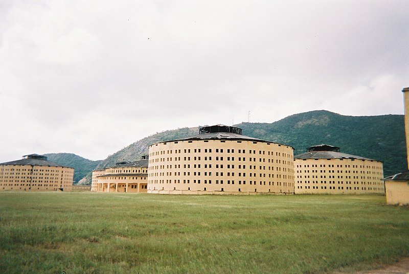 Преси́дио Модéло (исп. Presidio Modelo, «образцовая тюрьма») — бывшая тюрьма на кубинском острове Хувентуд.