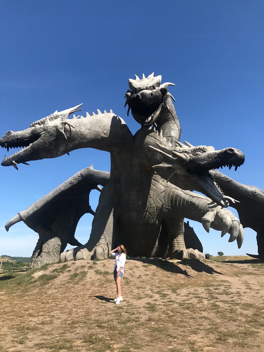 Скульптура «Змей-Горыныч».