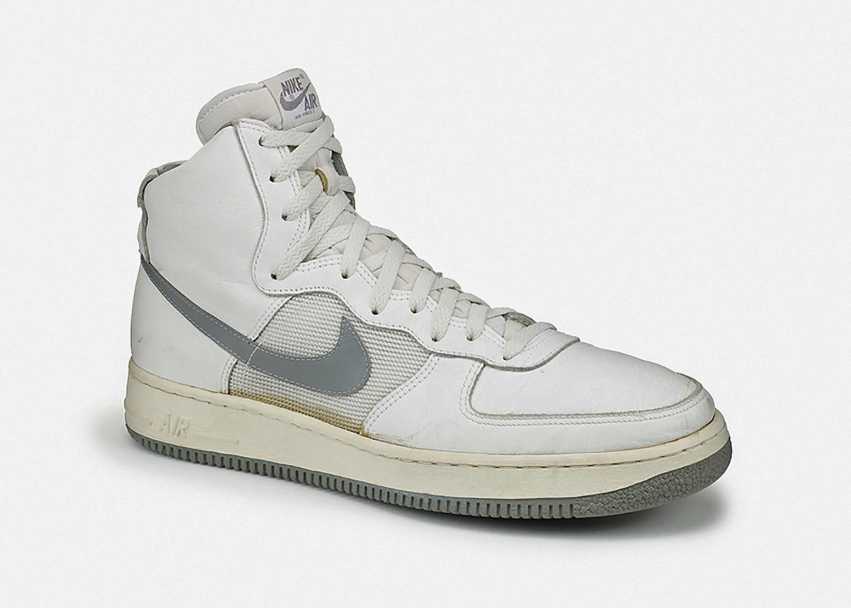 Первый форс. Nike Air Force 1 1982. Nike Air Force one 1982. Nike Air Force 1. Nike af1 1982 зимние.