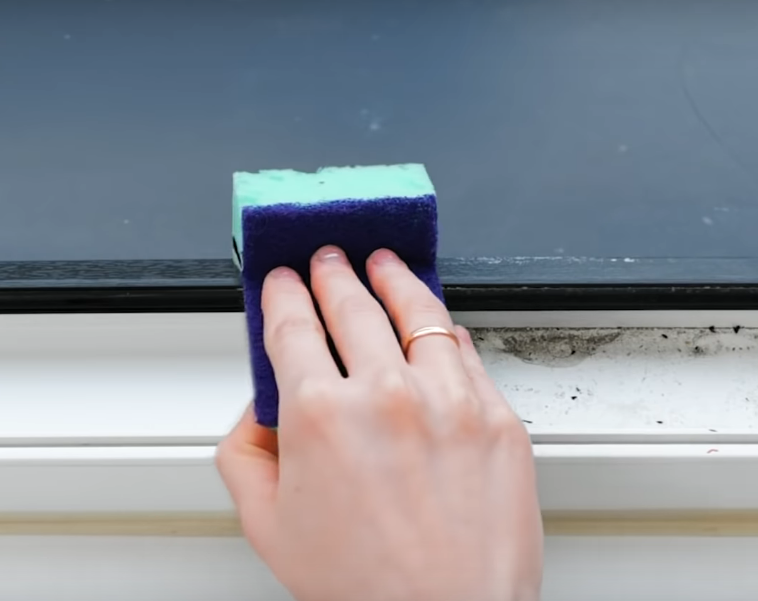 Таким образом можно с лёгкостью очищать грязь с неровных поверхностей.