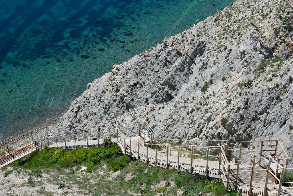 Анапа спуск к морю 400 ступенек
