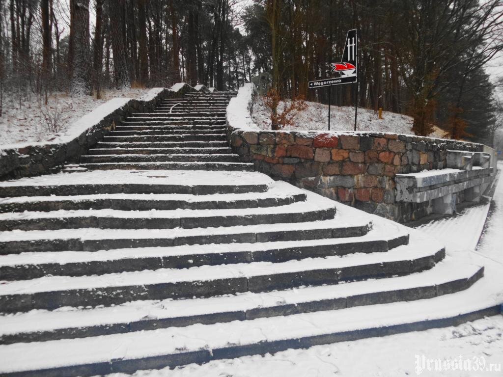 Военное советское кладбище. Венгожево, декабрь 2017