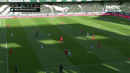 Эмерсон и Лайнес создают угрозу уже на первой минуте матча