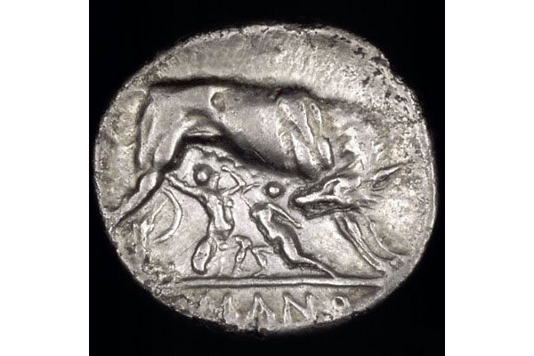  Источник: https://commons.wikimedia.org/. Серебряная дидрахма (6,44 г). Реверс. Волчица, кормящая Ромула и Рема.