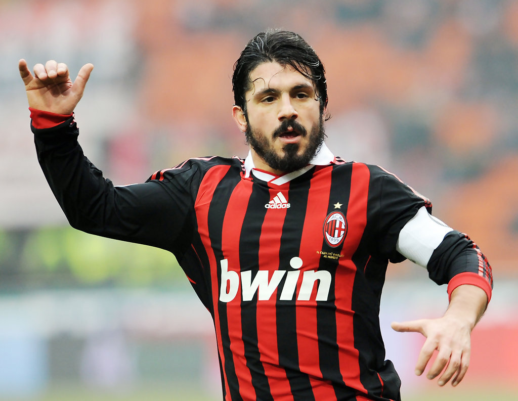 Гаттузо в одном из матчей за Милан с капитанской повязкой. 