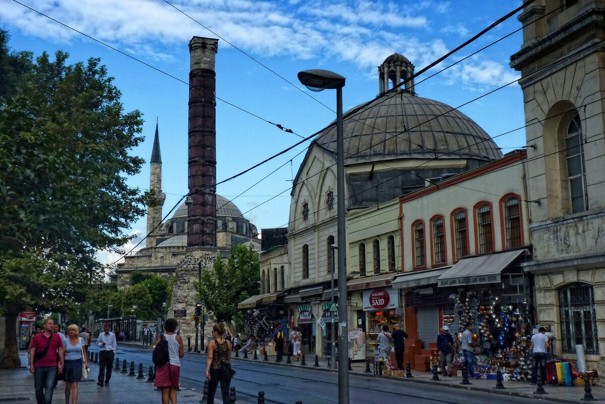 источник:https://commons.wikimedia.org/wiki/File:Çemberlitaş_Hamamı,_Sultanahmet,_Estambul_6143951115.jpg
