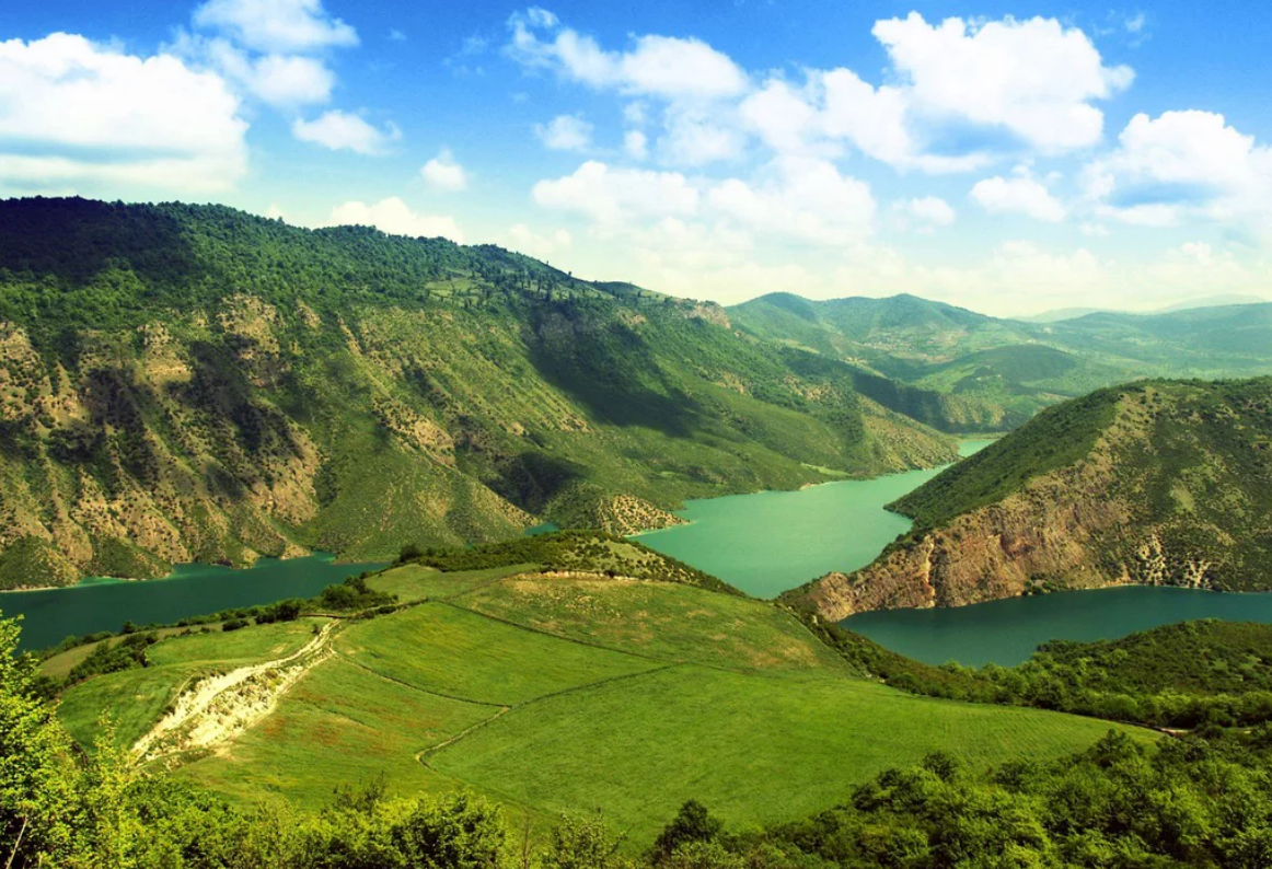 Пока высокоумие исчисляет мощность "больших взрывов", мудрость любуется и.. славит Творца