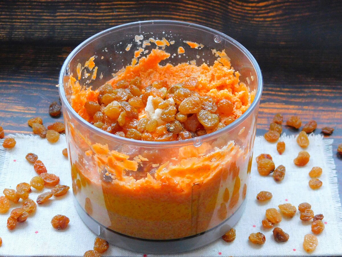 Рецепт: Морковная запеканка с изюмом в духовке