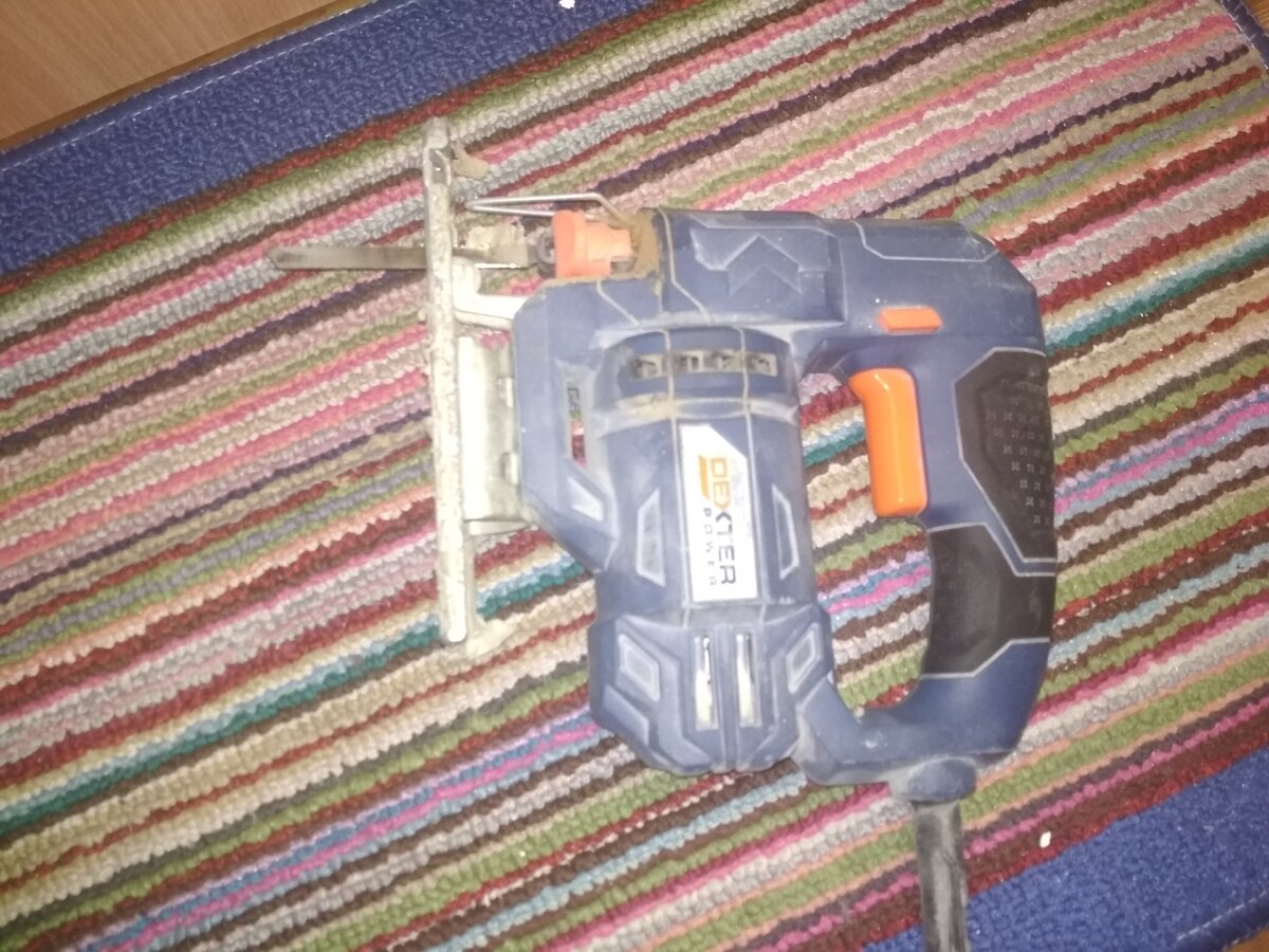 Лобзик DEXTER 500 Вт. Фото автора статьи.