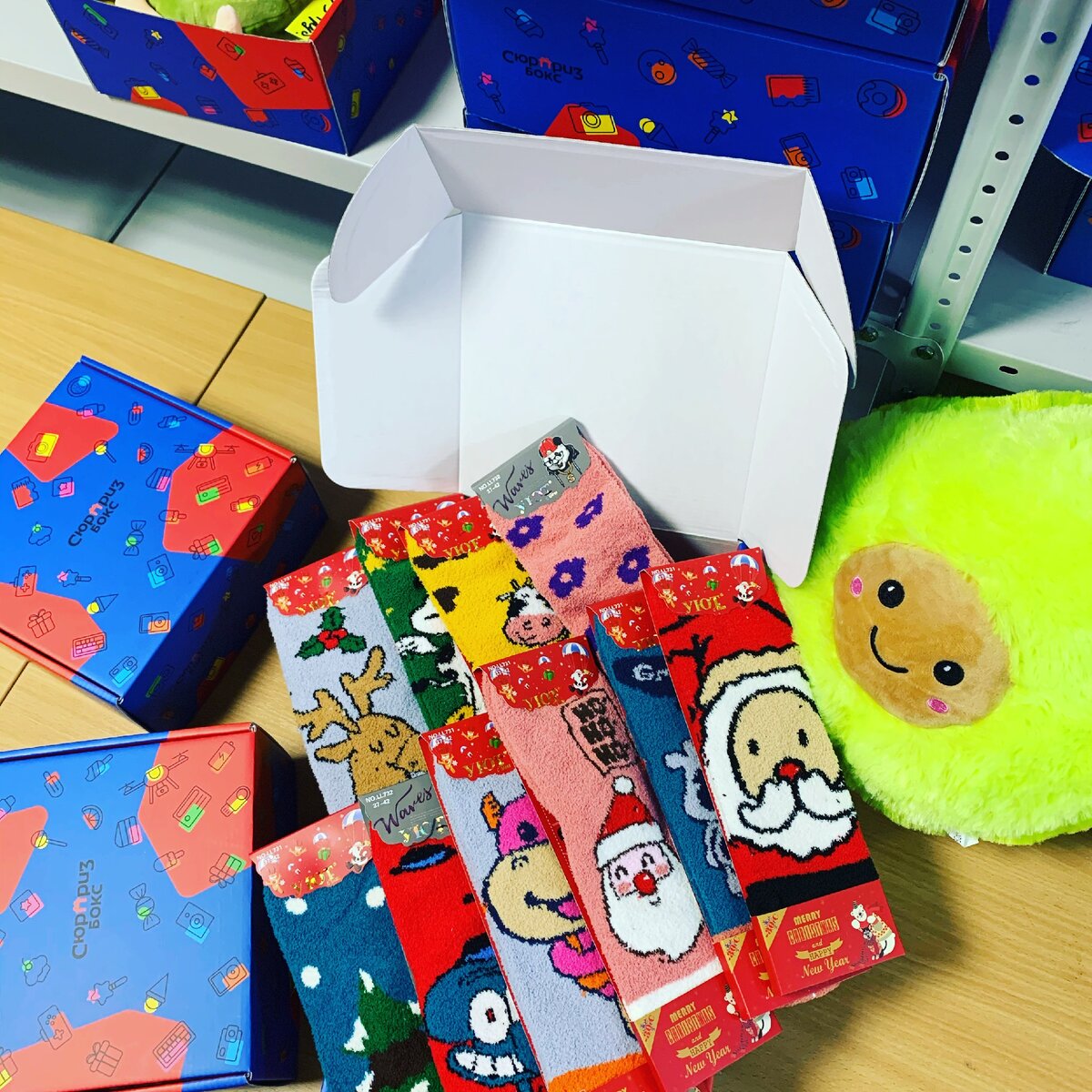 Box on the go. Сюрприз бокс с фигурками милыми китайские