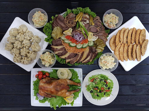 Сервировка в монгольском ресторане - недорого, но очень вкусно!. Фото из открытых источников.