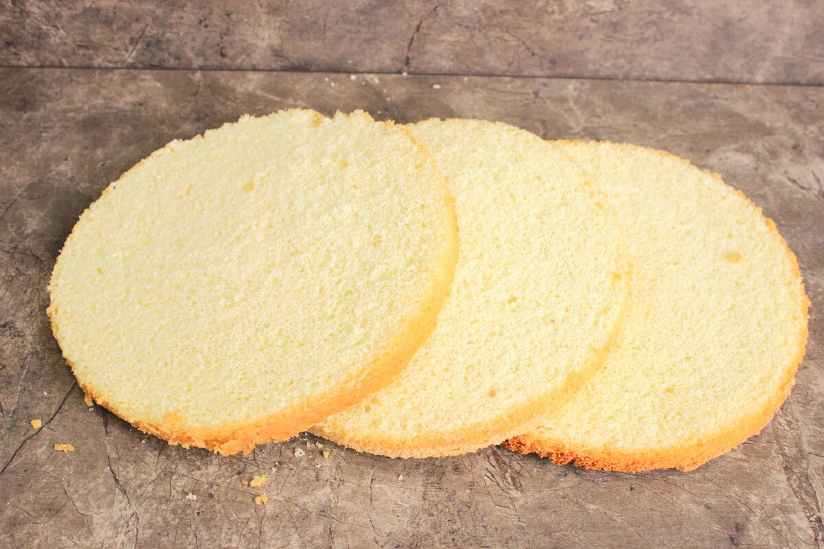 разрезанный бисквит