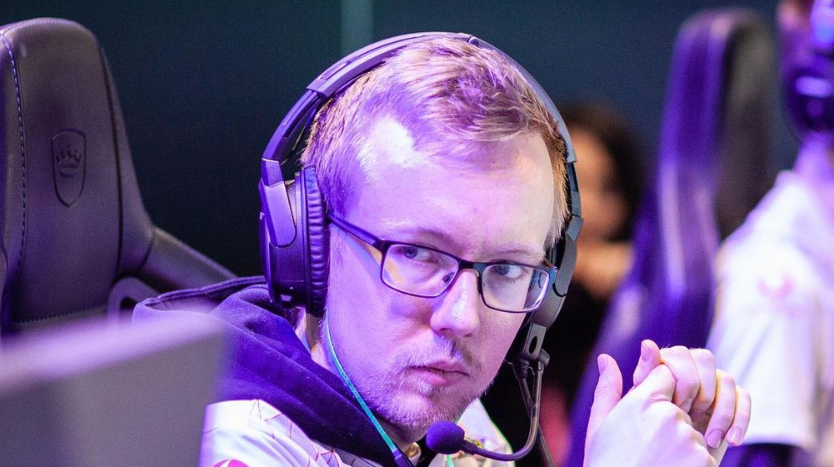 Крис chrisJ де Йонг. https://www.instagram.com/chrisjcsgo_/