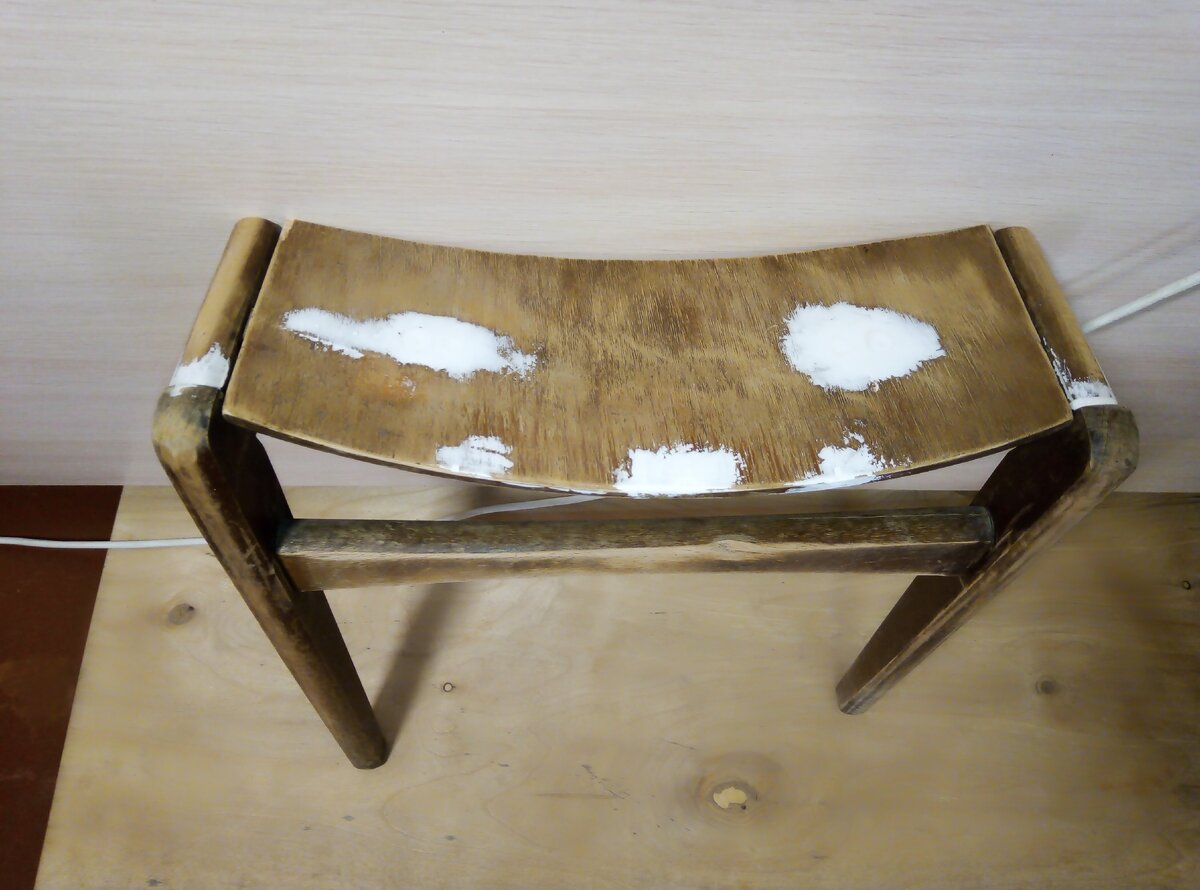 Распилила и зашпаклевала дырки.