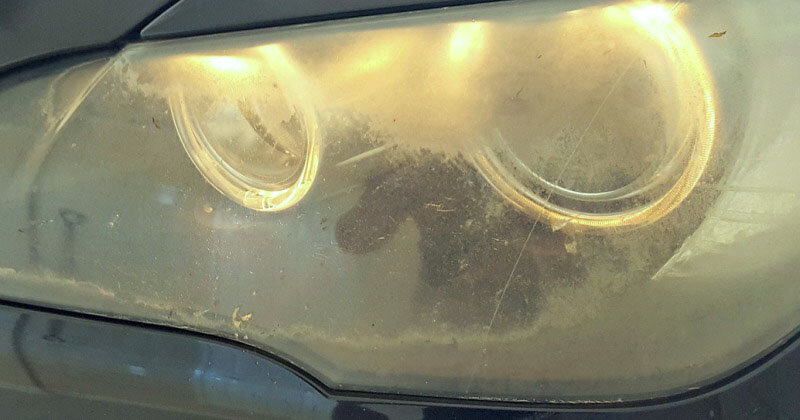Испорченная пескоструем фара