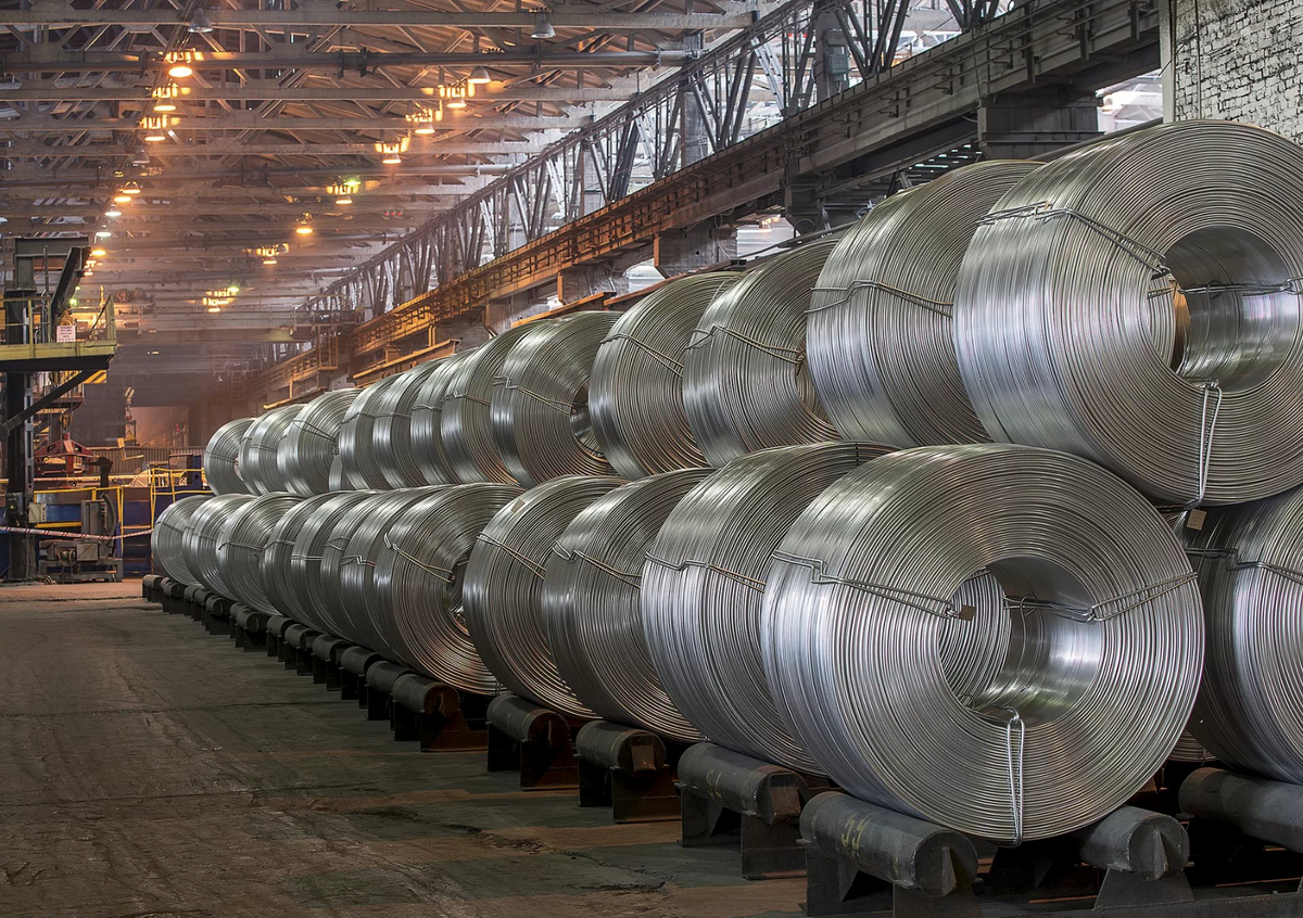 Крупным производителем алюминия является. Алюминиевая катанка РУСАЛ. Алюминиевый завод Kubal. Алюминиевая промышленность. Алюминиевый завод РУСАЛ.