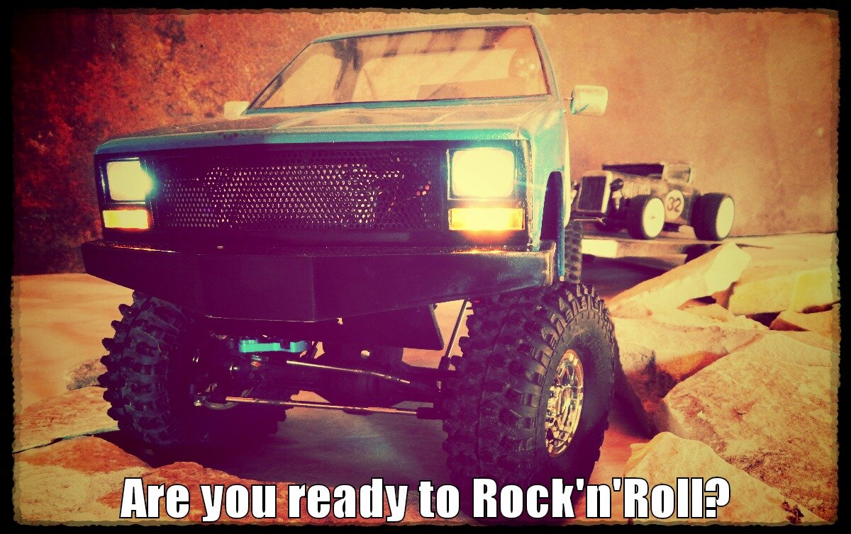 Модель шевитрака тянущего на прицепе хотрод32 от ModelistRC.