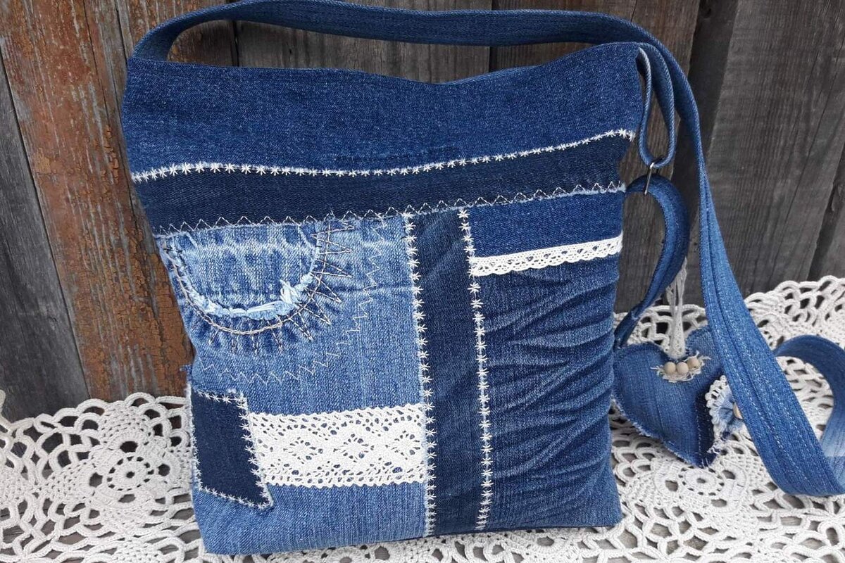 С обратной стороны