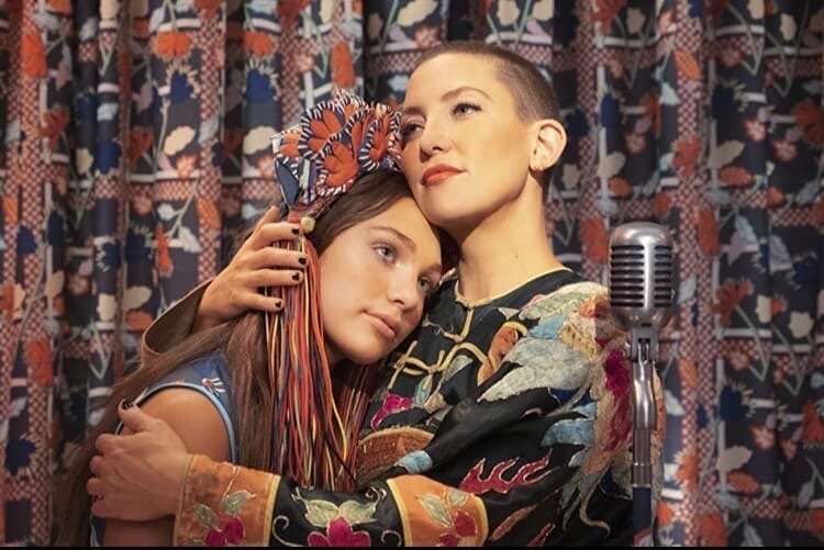 "Мьюзик" (кадр взят с сайта kinopoisk.ru)