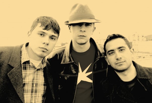 Группа играет в жанре панк-рок.