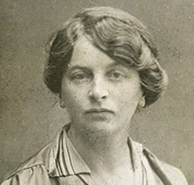 Инесса Арманд: этой женщине Ленин писал "О, мне хотелось бы поцеловать тебя тысячу раз!", пока Крупская организовывала его дела и пекла блины. Фото является общественным достоянием.