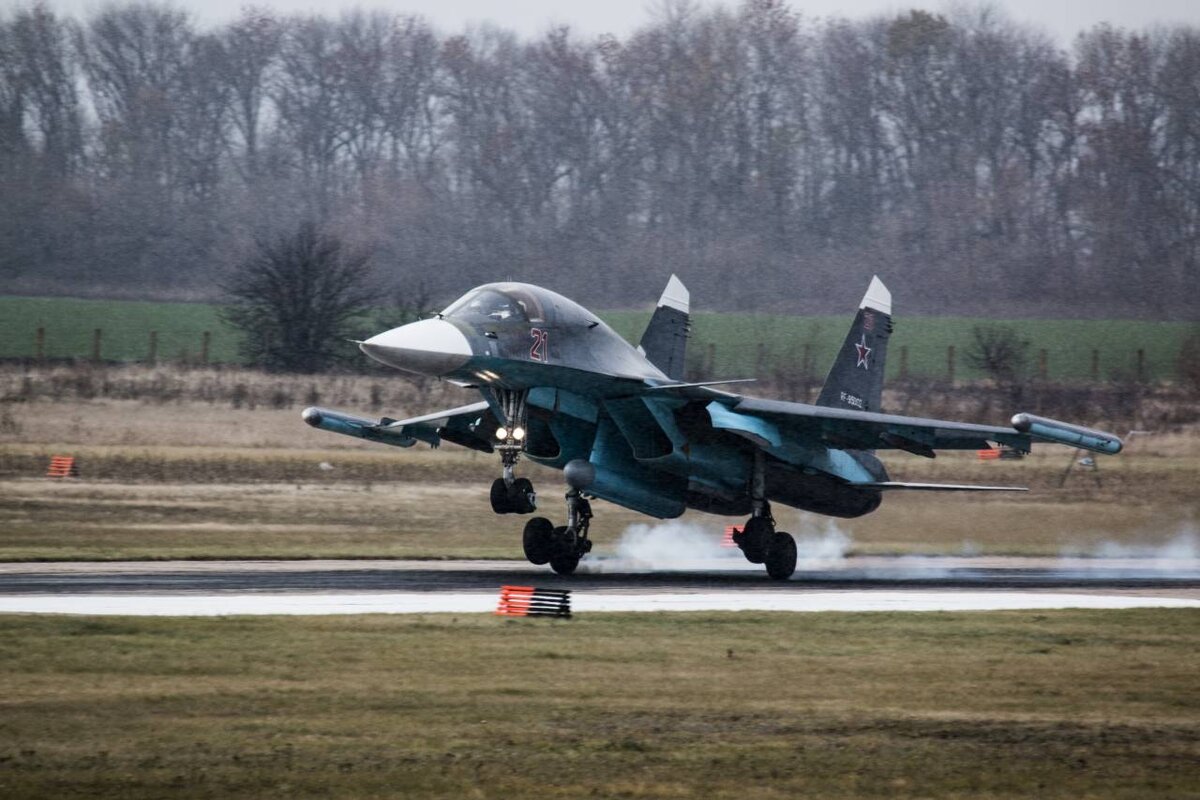 Контейнеры системы РЭБ, индивидуальной и групповой защиты, на Су-34