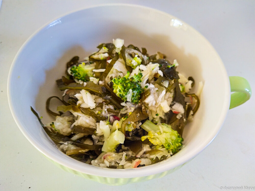 Рецепт: Витаминный салат из морской капусты с овощами - Сочный ,очень вкусный салат.