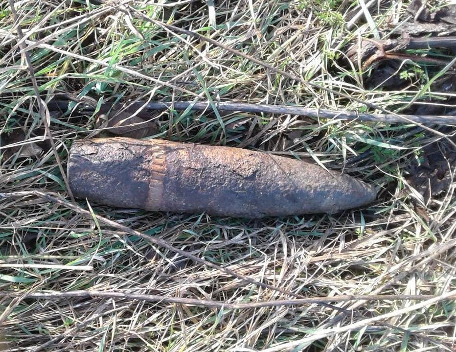 Усть лабинск нашли. Нашел мину снаряд в огороде. Неразорвавшийся снаряд 152 мм.