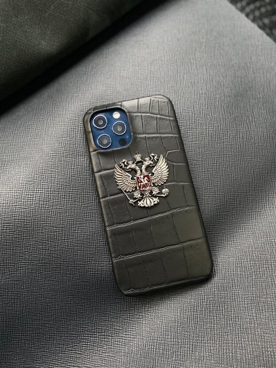 Чёрный кожаный чехол с металлическим гербом России Mobcase 1389 для iPhone 12 Pro Max