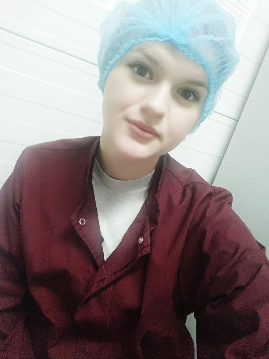 На работе всё было очень строго, униформа обязательная и чистые руки, постоянно обрабатывали руки антисептиком.