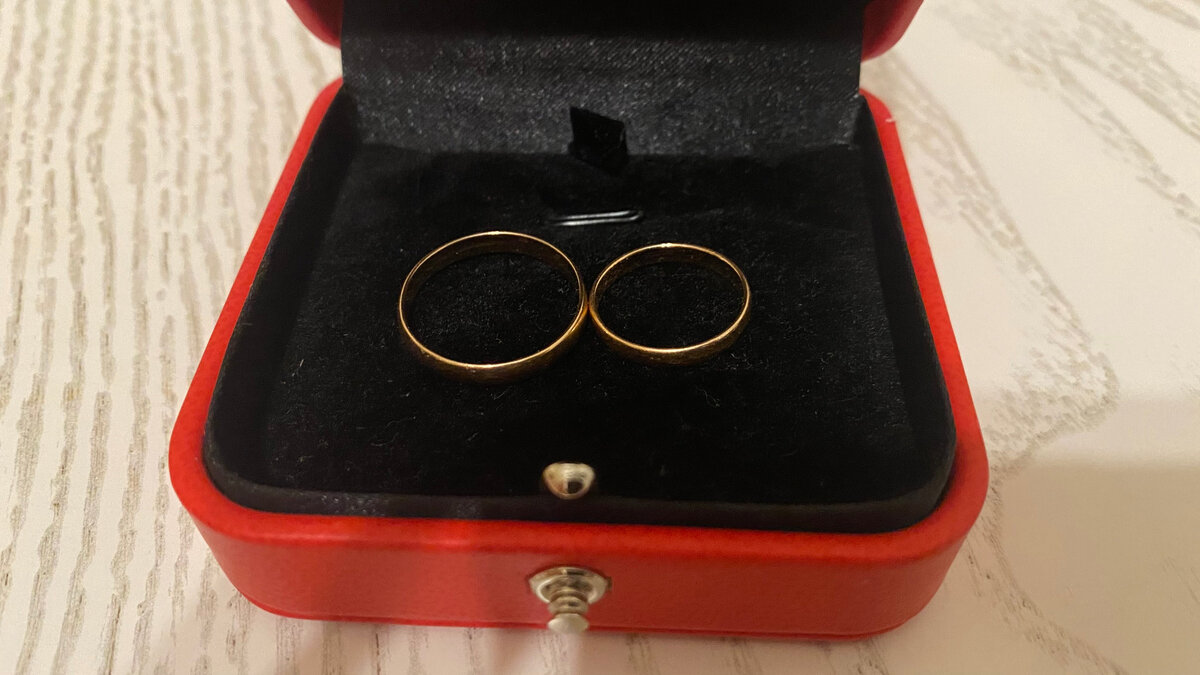 Обручальное кольцо, не простое украшенье...