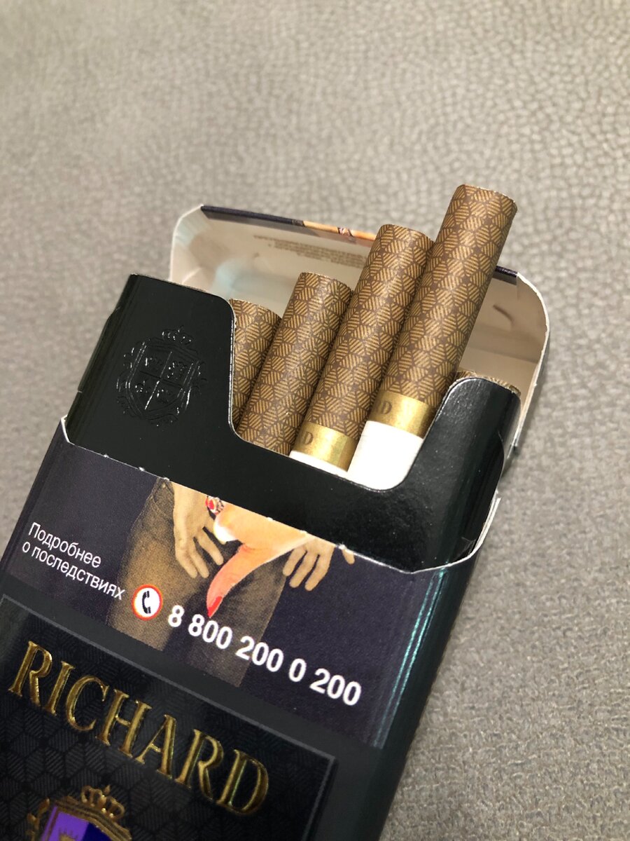 Коричневые сигареты с приятным. Сигареты Richard Black Compact. Richard Gold сигареты.