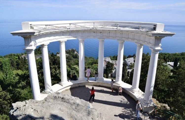 Полуротонда республика крым алушта улица ленина фото