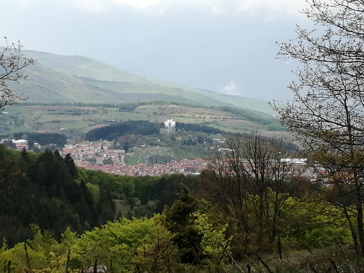 Вид на загадку издалека (фото автора)