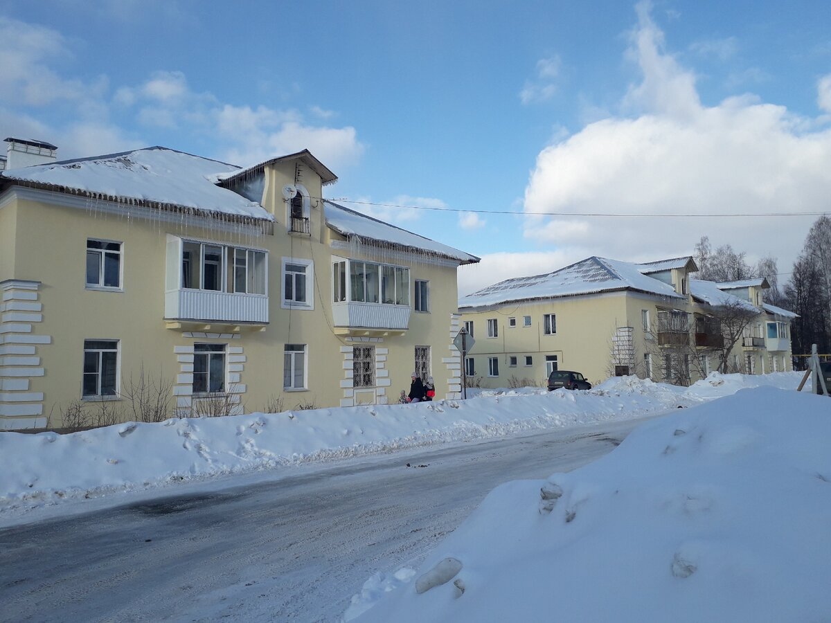 Многие улицы Исети состоят из таких жилых строений. Фото автора.